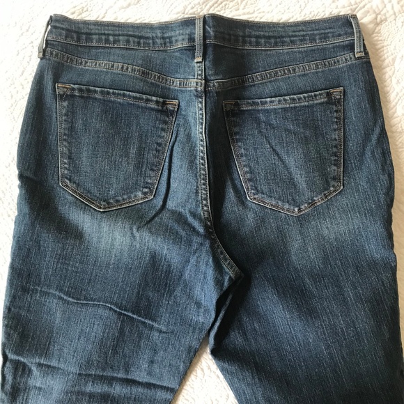 NEW OLD NAVY CURVY SKINNY  JEANS. size 12 38" L - Picture 5 of 5